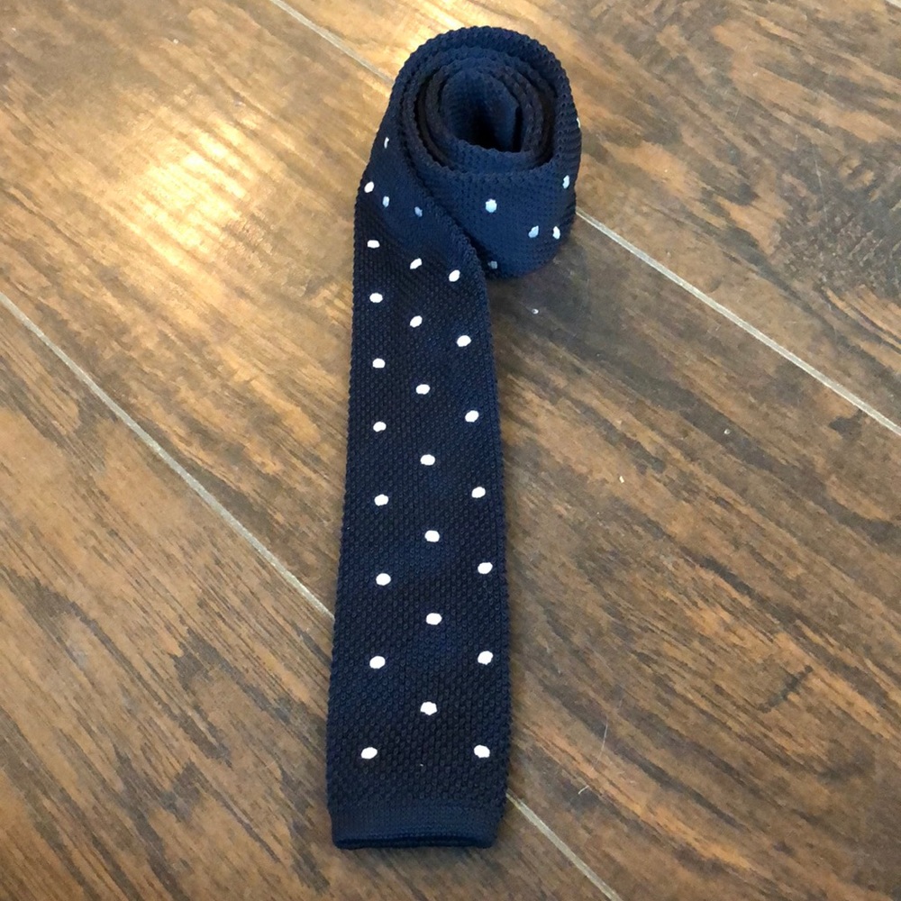 Navy blue knit cut off tie